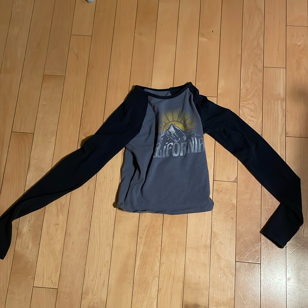 Long sleeve hollister California top